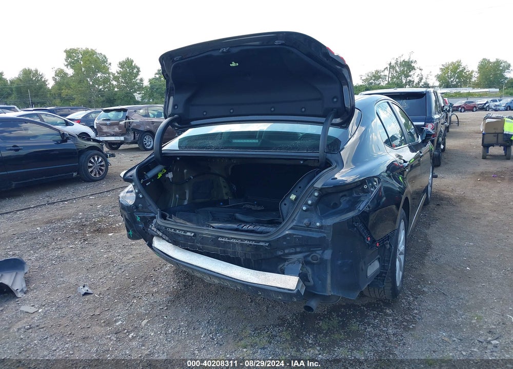 2020 TOYOTA CAMRY LE VIN: 4T1C11AK9LU877109