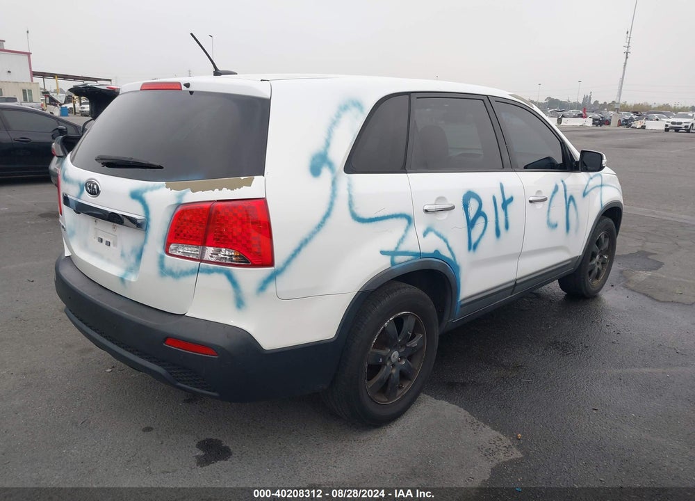 2013 KIA SORENTO VIN: 5XYKT4A15DG418343