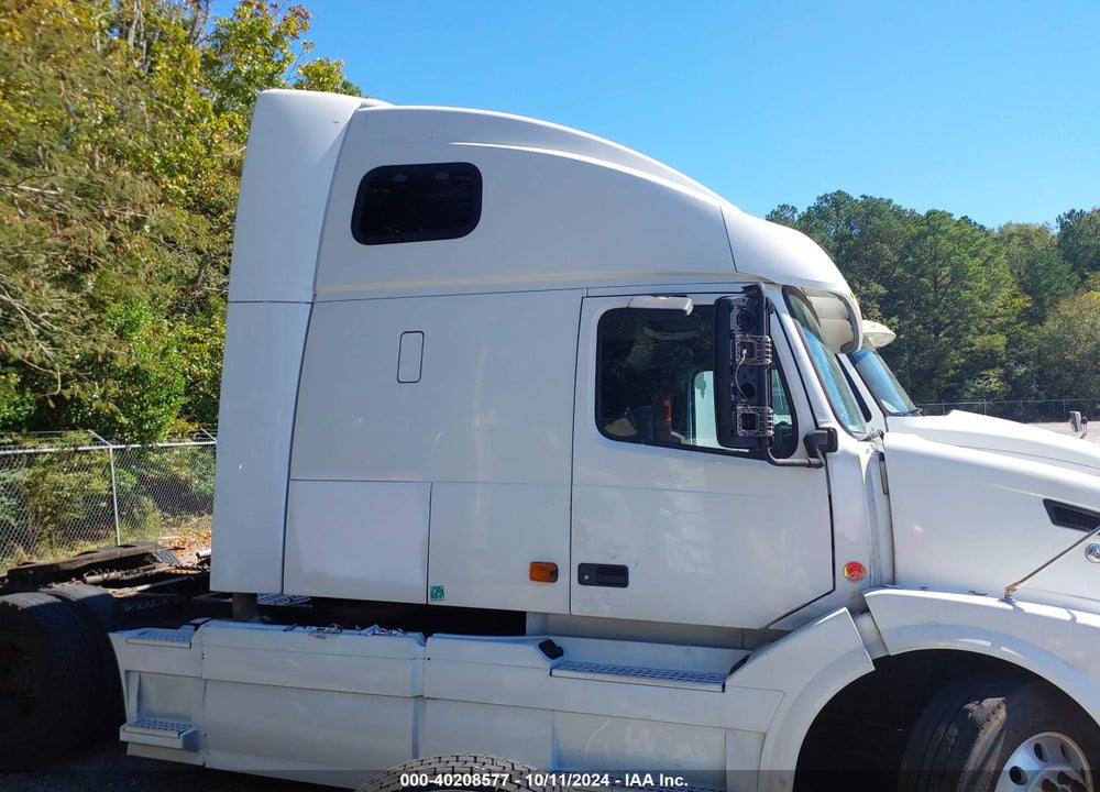 2007 VOLVO VN VNL VIN: 4V4NC9GH77N477880
