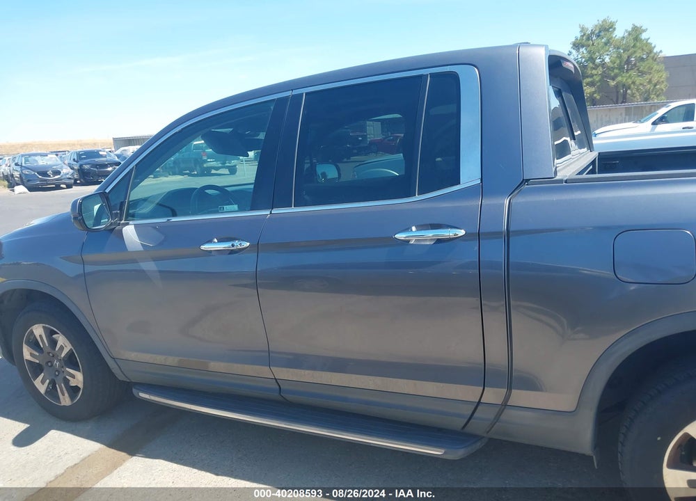 2018 HONDA RIDGELINE RTL-E VIN: 5FPYK3F71JB007519