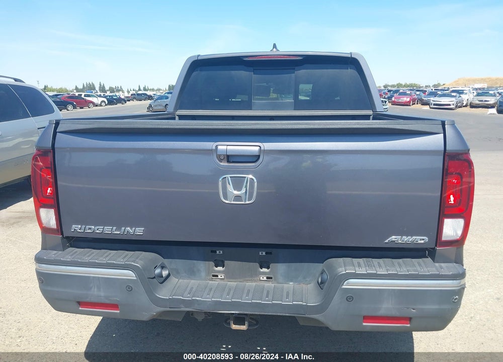 2018 HONDA RIDGELINE RTL-E VIN: 5FPYK3F71JB007519