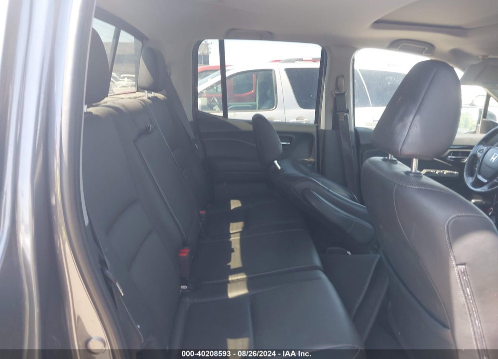 2018 HONDA RIDGELINE RTL-E VIN: 5FPYK3F71JB007519