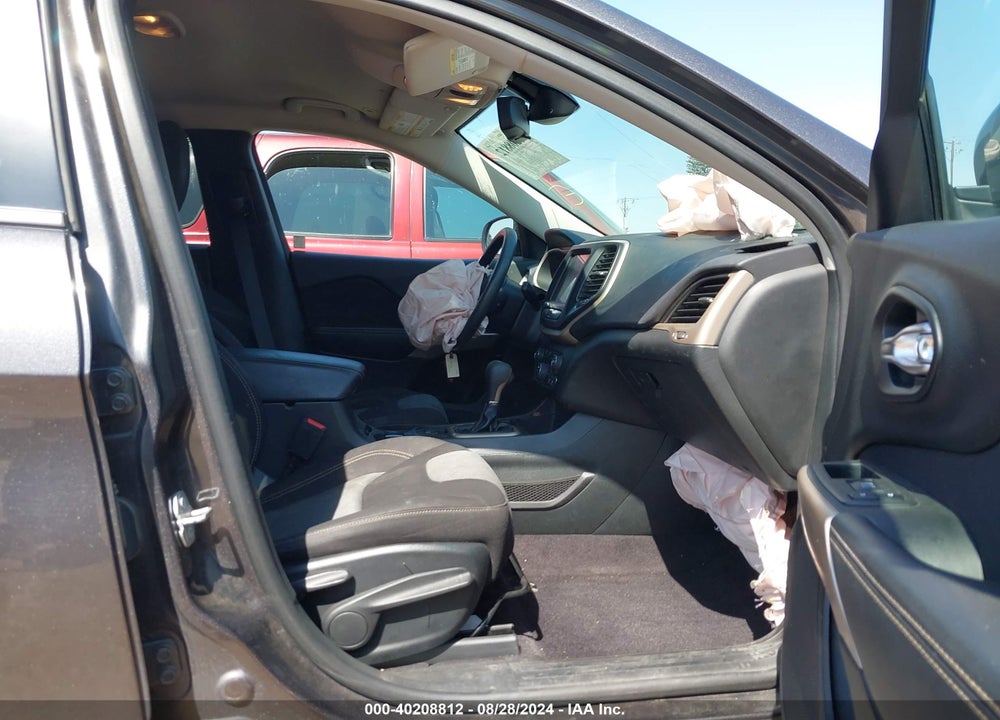 2018 JEEP CHEROKEE LATITUDE TECH CONNECT FWD VIN: 1C4PJLCB0JD615345