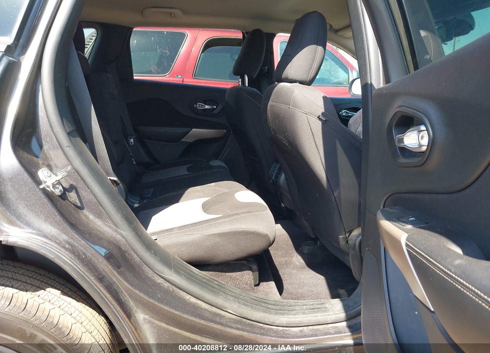 2018 JEEP CHEROKEE LATITUDE TECH CONNECT FWD VIN: 1C4PJLCB0JD615345