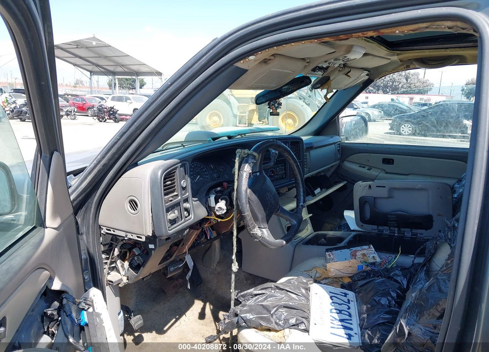 2002 CHEVROLET TAHOE VIN: 1GNEC13T82R135922