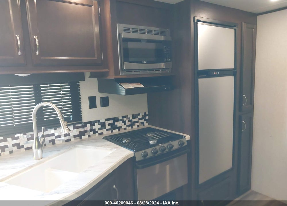 2018 TRAILER JAYCO TRAVEL VIN: 1UJBJ0BTXJ1TR0839