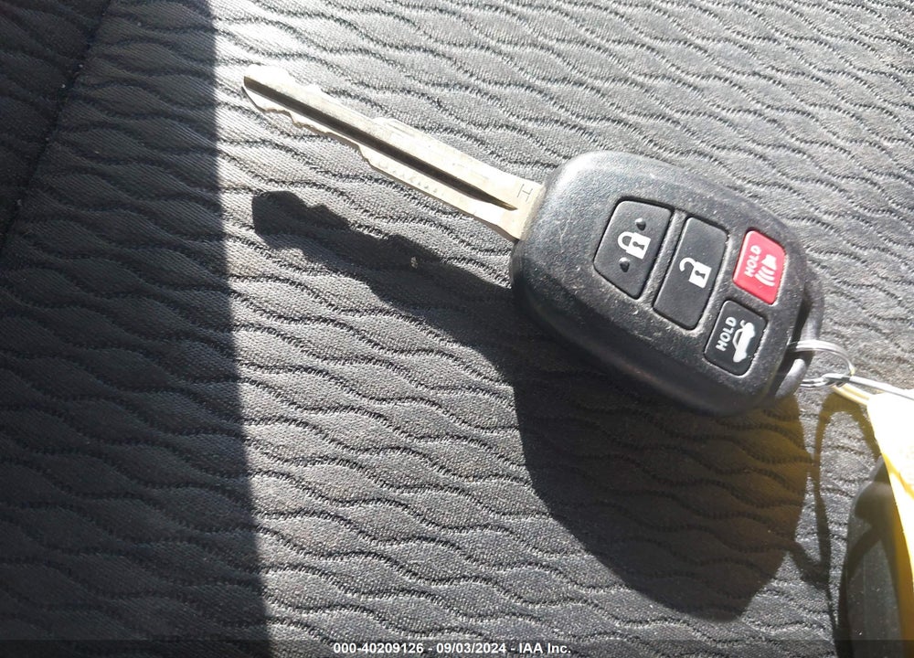 2019 TOYOTA COROLLA LE VIN: 2T1BURHEXKC199150