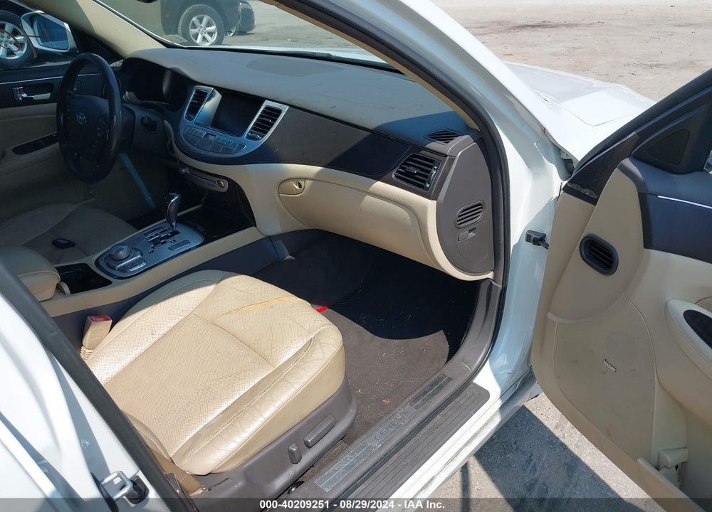2009 HYUNDAI GENESIS VIN: KMHGC46E79U034082