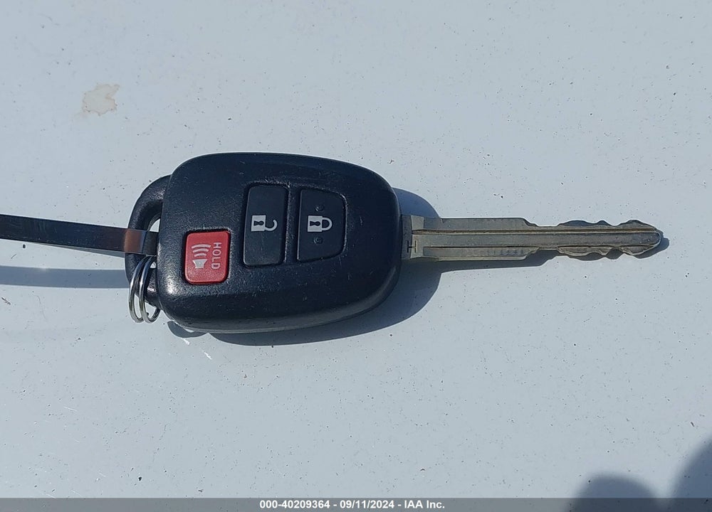 2014 TOYOTA RAV4 XLE VIN: 2T3WFREV1EW119485