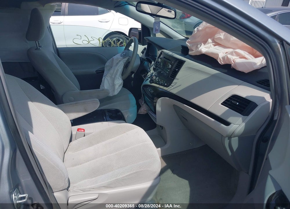 2014 TOYOTA SIENNA LE V6 8 PASSENGER VIN: 5TDKK3DC7ES497996
