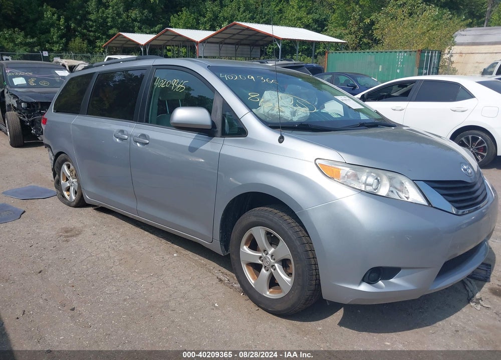 2014 TOYOTA SIENNA LE V6 8 PASSENGER VIN: 5TDKK3DC7ES497996