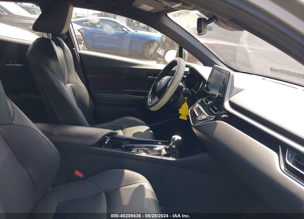 2019 TOYOTA C-HR LIMITED VIN: JTNKHMBXXK1032532