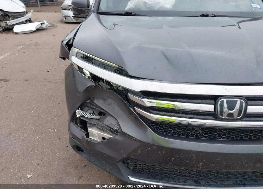 2018 HONDA PILOT TOURING VIN: 5FNYF5H95JB010270