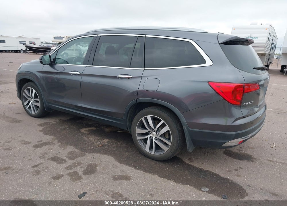 2018 HONDA PILOT TOURING VIN: 5FNYF5H95JB010270
