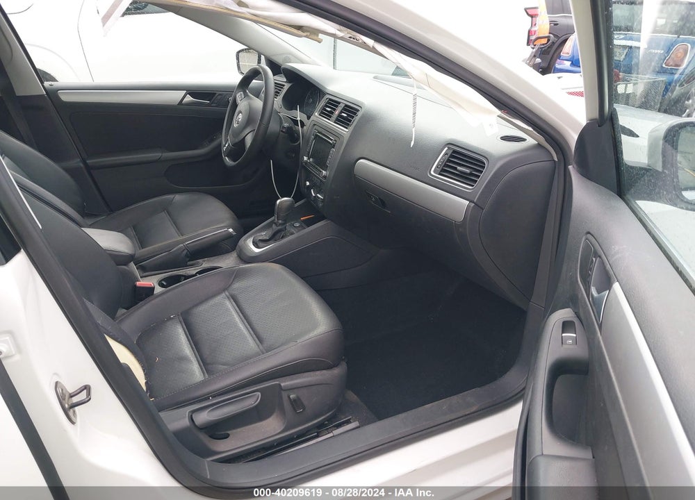 2014 VOLKSWAGEN JETTA 1.8T SE VIN: 3VWD17AJ4EM376653