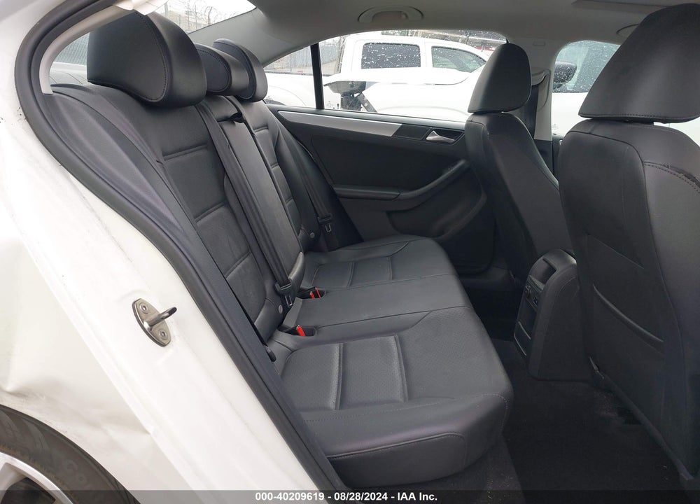 2014 VOLKSWAGEN JETTA 1.8T SE VIN: 3VWD17AJ4EM376653