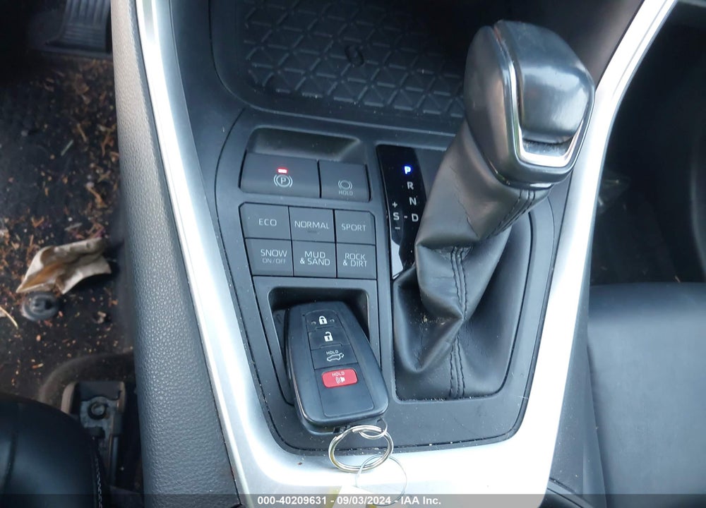 2020 TOYOTA RAV4 XLE PREMIUM VIN: JTMA1RFV0LD529390