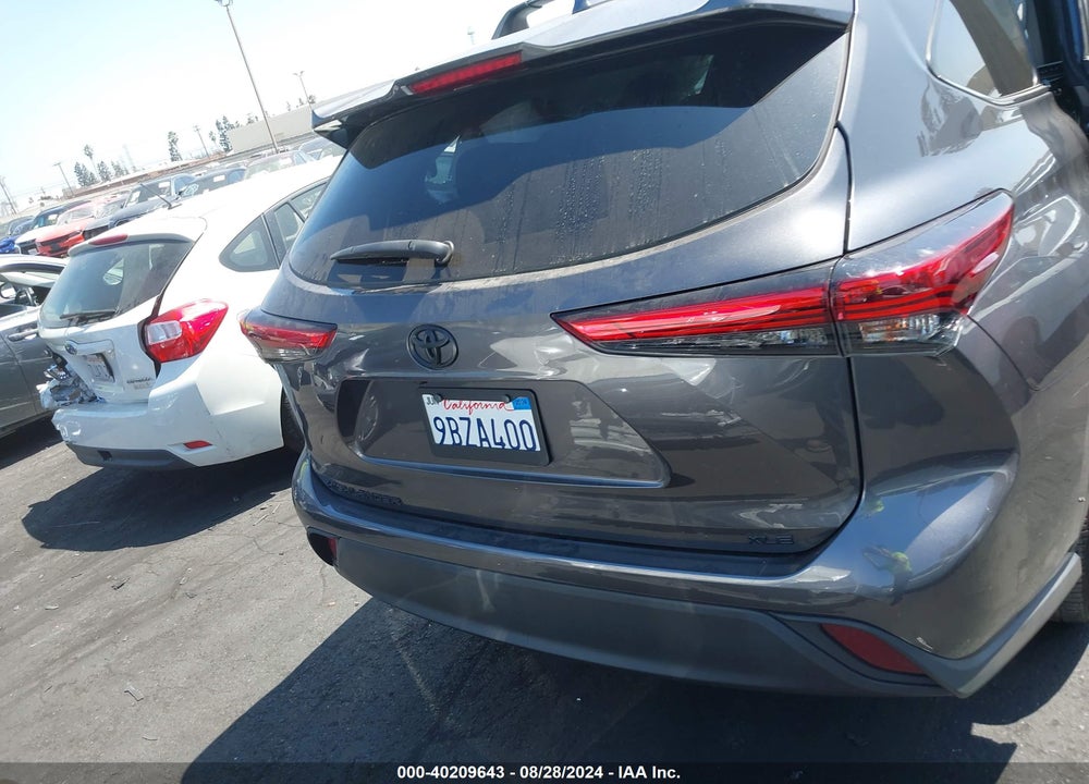 2022 TOYOTA HIGHLANDER XLE VIN: 5TDHZRAH4NS125007