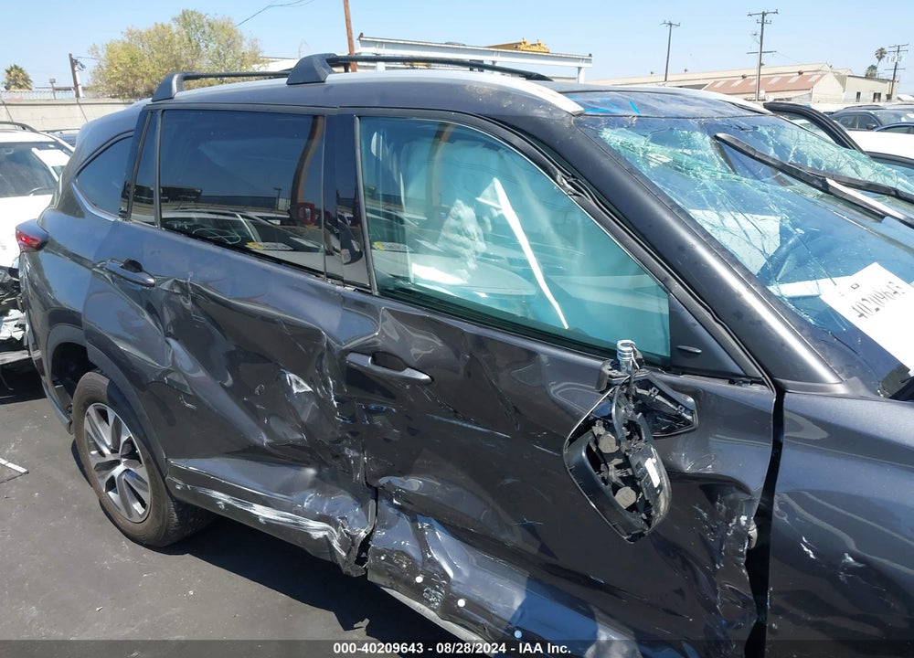 2022 TOYOTA HIGHLANDER XLE VIN: 5TDHZRAH4NS125007