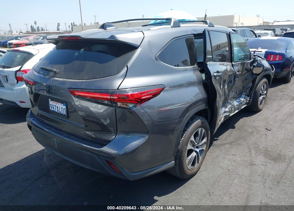 2022 TOYOTA HIGHLANDER XLE VIN: 5TDHZRAH4NS125007