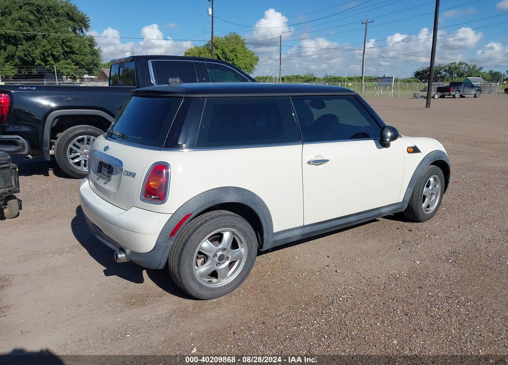 2008 MINI COOPER VIN: WMWMF33578TU64130