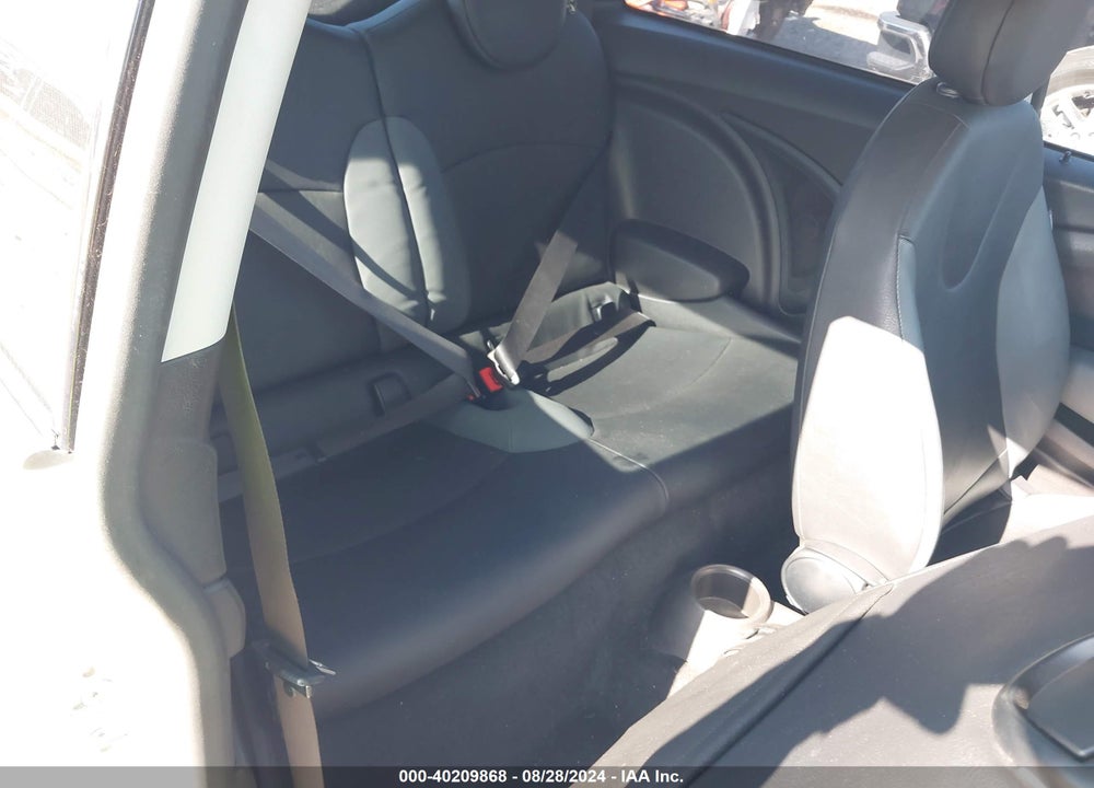2008 MINI COOPER VIN: WMWMF33578TU64130