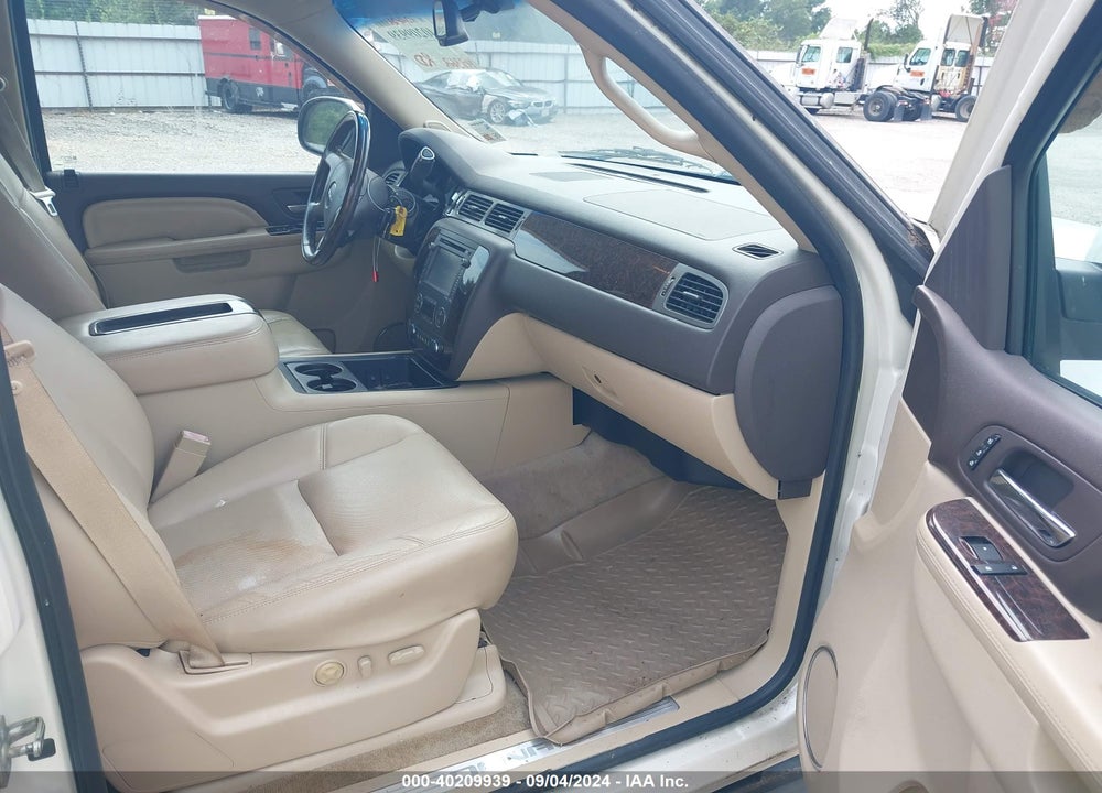 2012 GMC YUKON XL 1500 DENALI VIN: 1GKS2MEF4CR216011