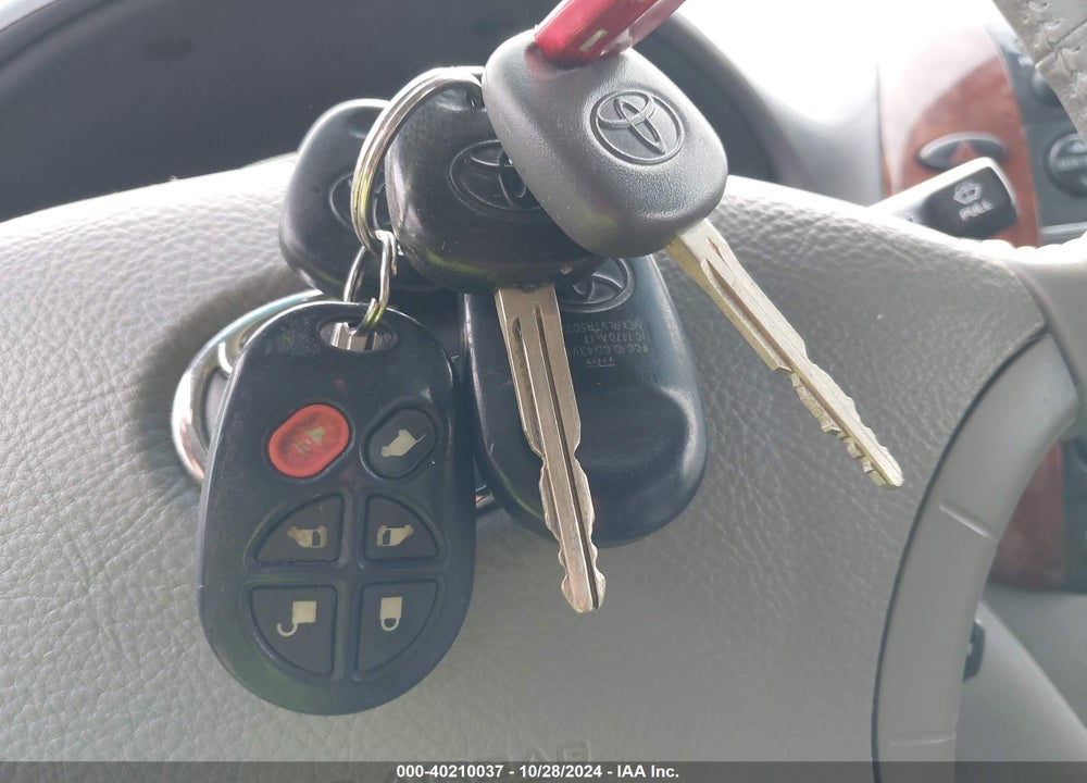 2004 TOYOTA SIENNA XLE VIN: 5TDBA22C94S019058