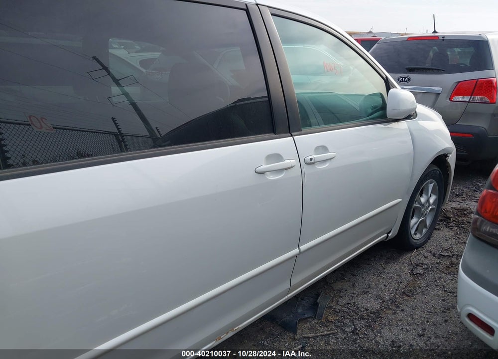 2004 TOYOTA SIENNA XLE VIN: 5TDBA22C94S019058