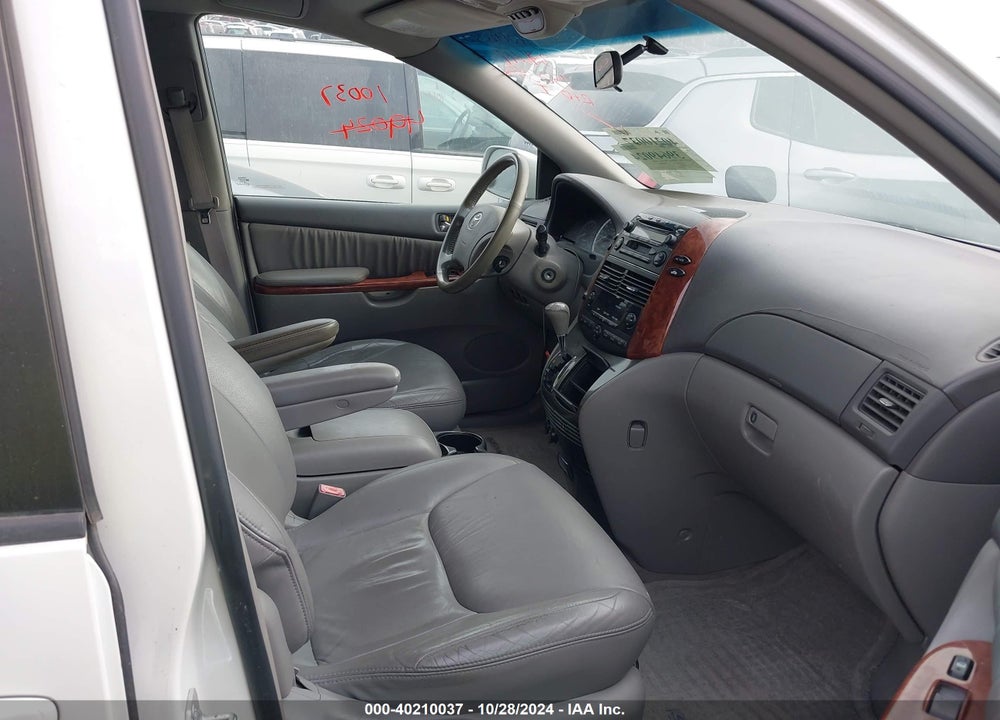2004 TOYOTA SIENNA XLE VIN: 5TDBA22C94S019058