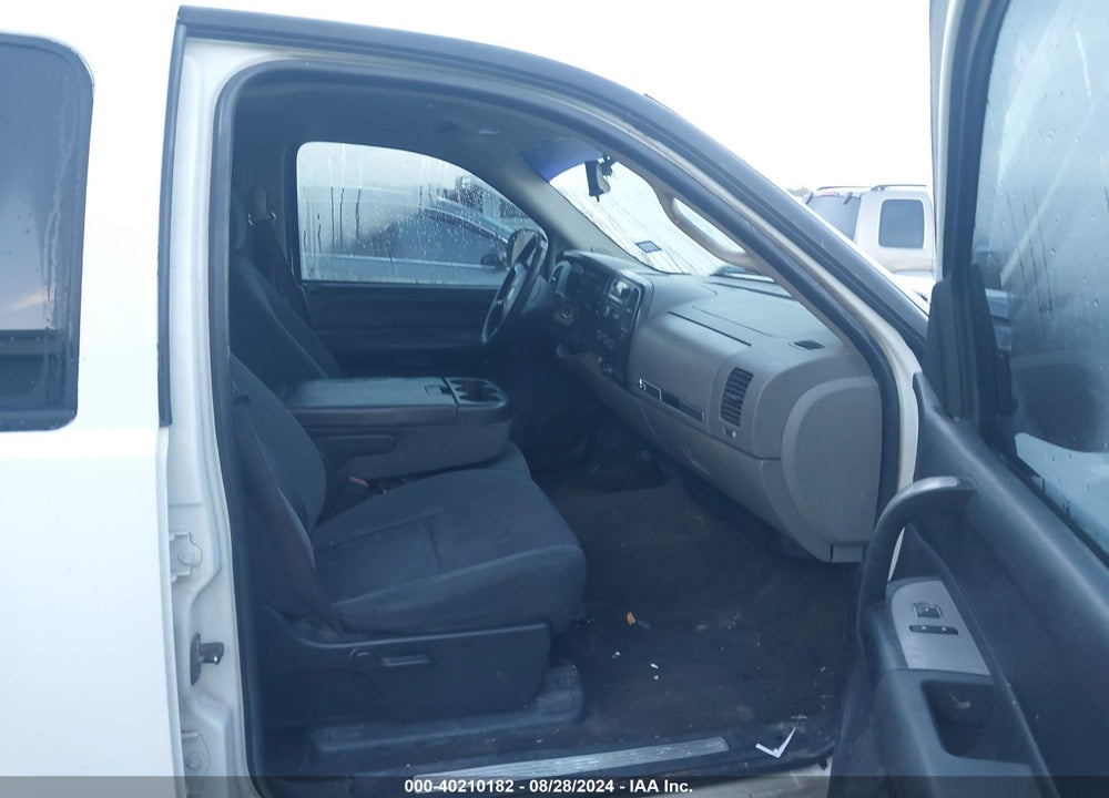 2008 CHEVROLET SILVERADO 2500HD WORK TRUCK VIN: 1GCHC23KX8F143615