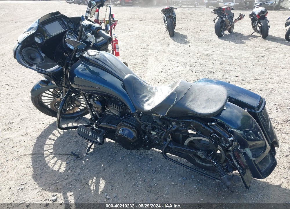 2015 HARLEY-DAVIDSON FLTRXS ROAD GLIDE SPECIAL VIN: 1HD1KTM14FB704328