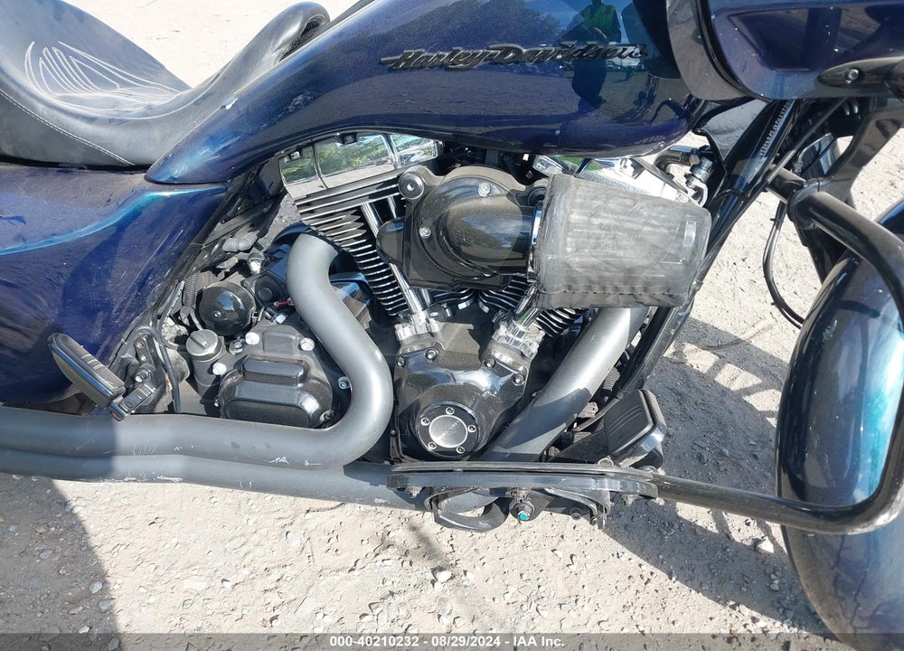 2015 HARLEY-DAVIDSON FLTRXS ROAD GLIDE SPECIAL VIN: 1HD1KTM14FB704328