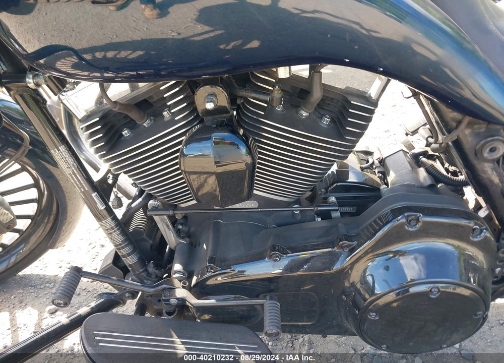 2015 HARLEY-DAVIDSON FLTRXS ROAD GLIDE SPECIAL VIN: 1HD1KTM14FB704328