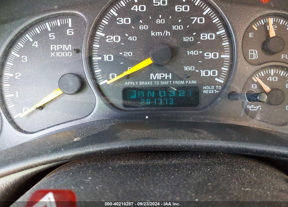 2001 CHEVROLET TAHOE LT VIN: 1GNEK13T61R163798