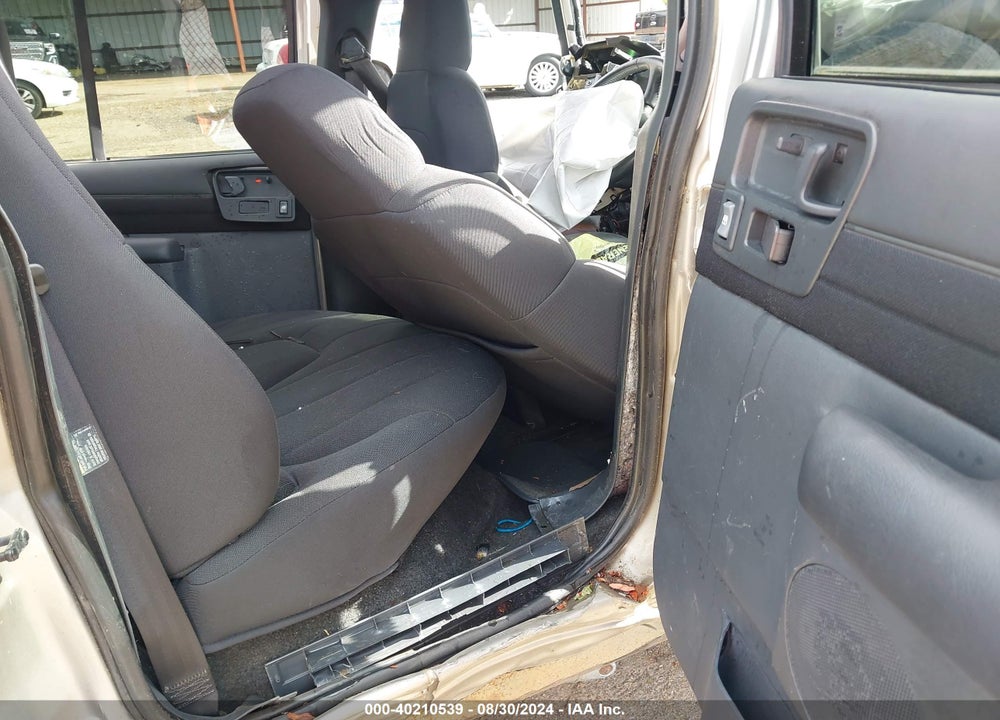 2004 CHEVROLET S-10 LS VIN: 1GCDT13X74K111744