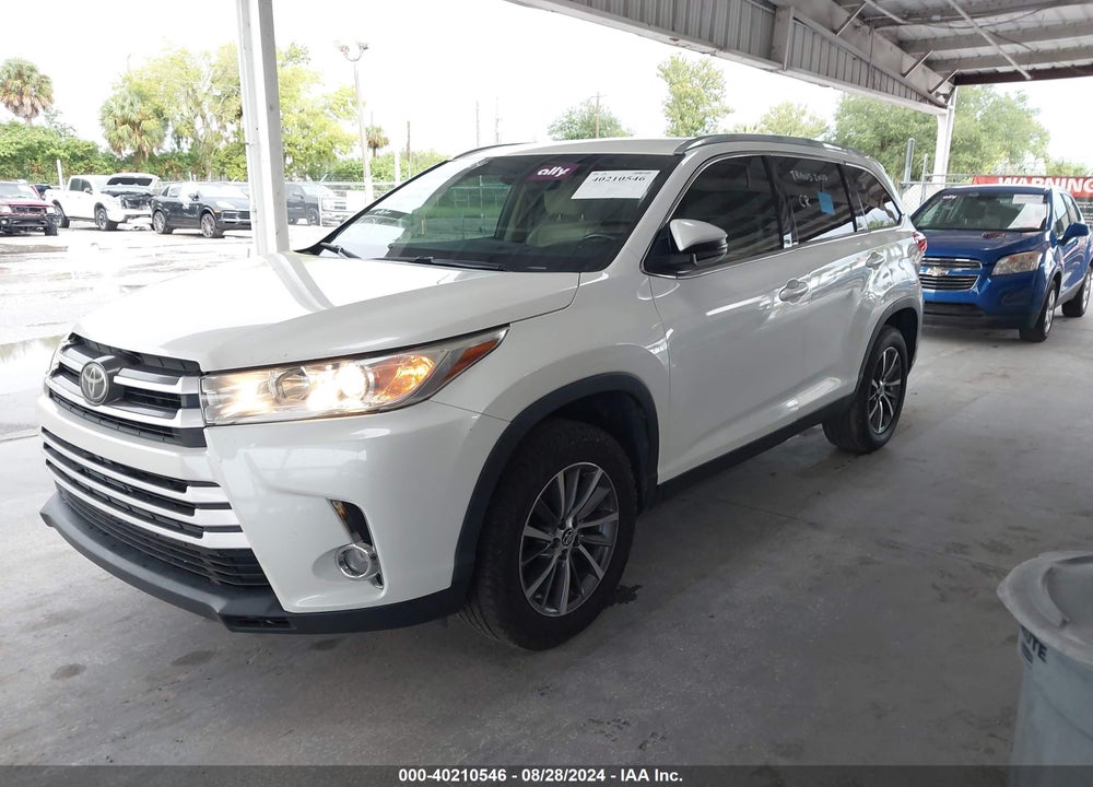 2019 TOYOTA HIGHLANDER XLE VIN: 5TDKZRFHXKS563024