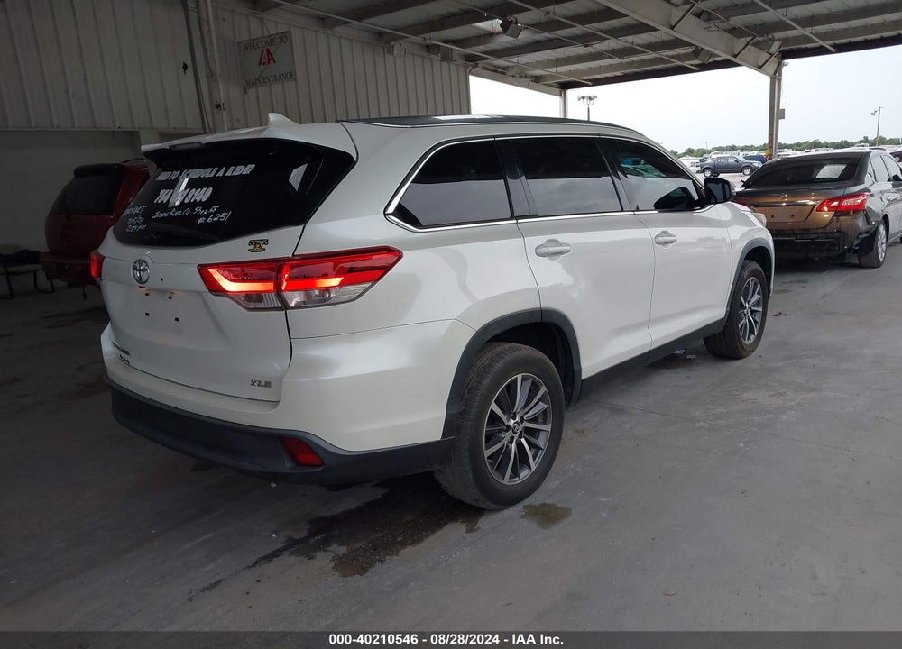 2019 TOYOTA HIGHLANDER XLE VIN: 5TDKZRFHXKS563024