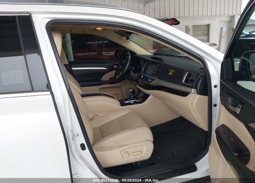 2019 TOYOTA HIGHLANDER XLE VIN: 5TDKZRFHXKS563024