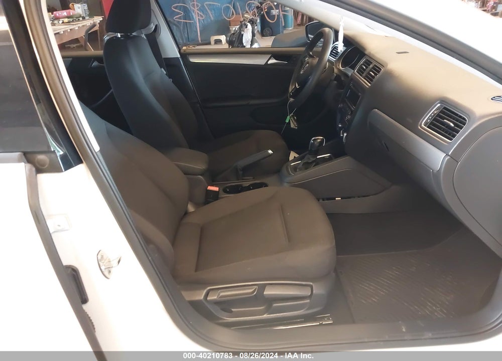 2015 VOLKSWAGEN JETTA 1.8T SE VIN: 3VWD17AJXFM271049
