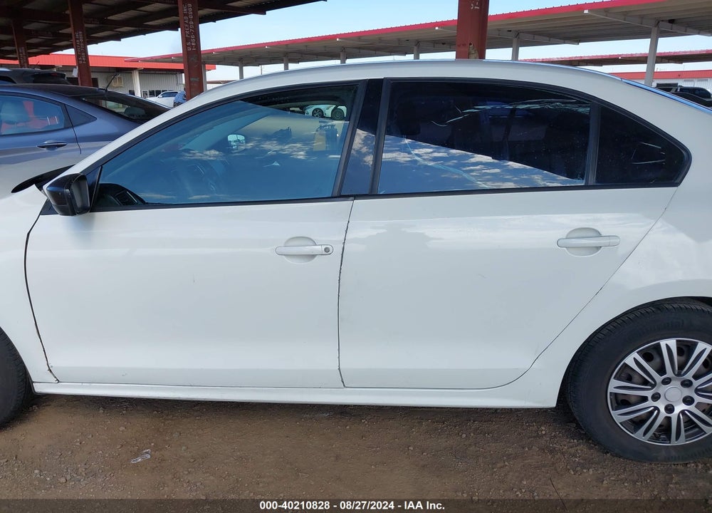 2014 VOLKSWAGEN JETTA 2.0L S VIN: 3VW2K7AJ0EM209310