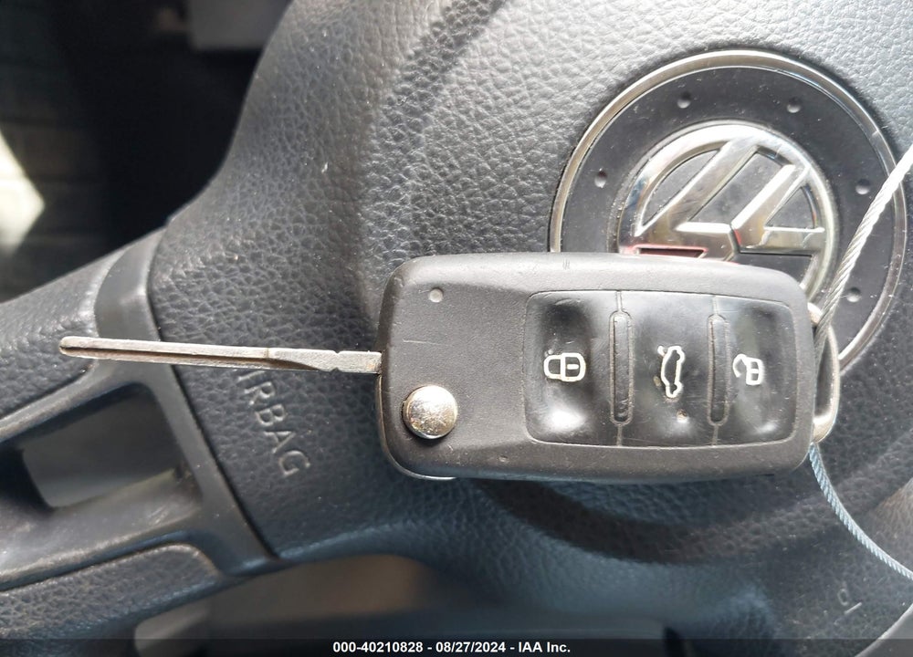2014 VOLKSWAGEN JETTA 2.0L S VIN: 3VW2K7AJ0EM209310