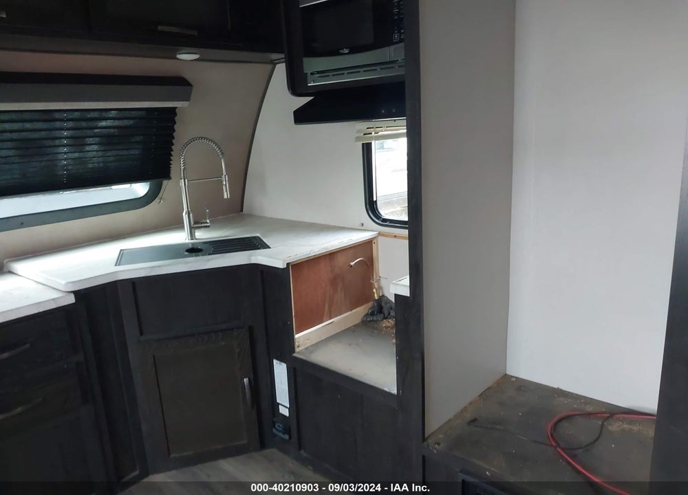 2019 FOREST RIVER SURVEYOR 33KFKDS VIN: 4X4TSVJ2XKL036844