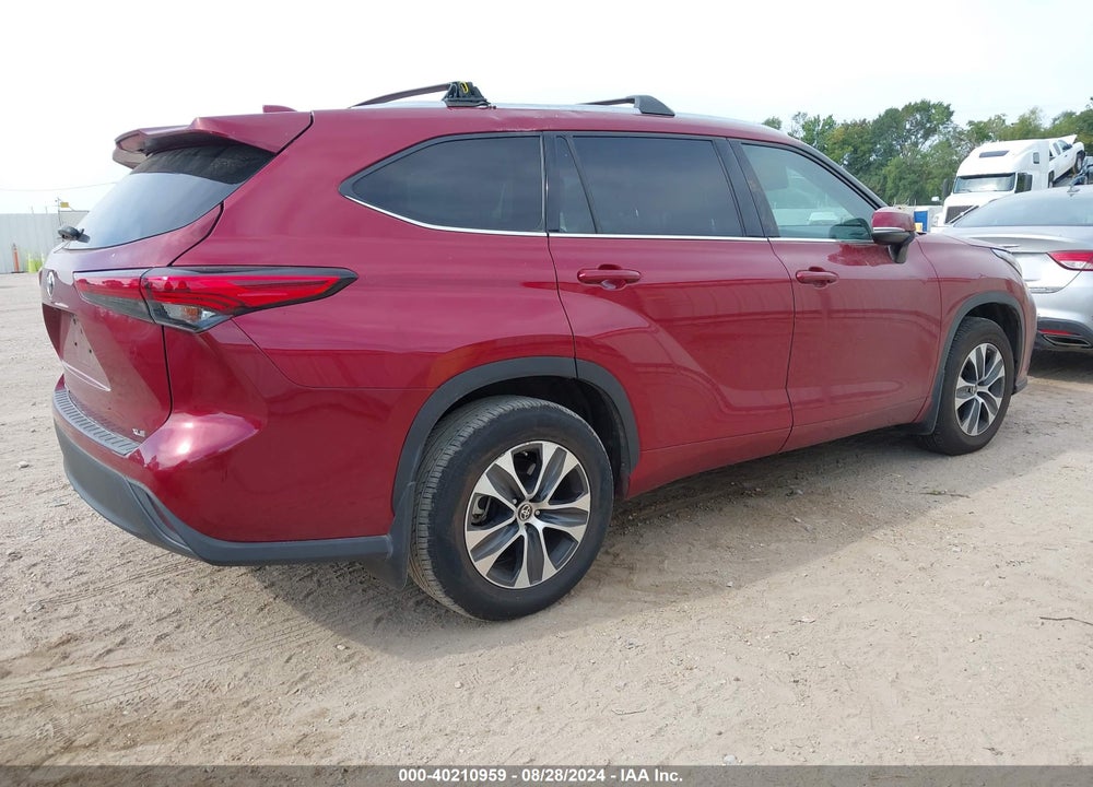 2021 TOYOTA HIGHLANDER XLE VIN: 5TDGZRAH0MS537421