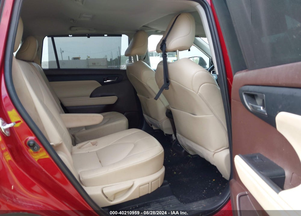 2021 TOYOTA HIGHLANDER XLE VIN: 5TDGZRAH0MS537421