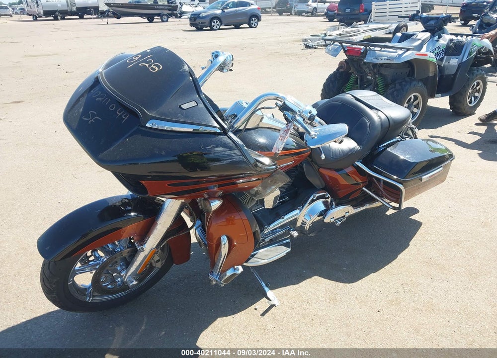 2015 HARLEY-DAVIDSON FLTRUSE CVO ROAD GLIDE VIN: 1HD1TAN10FB962300