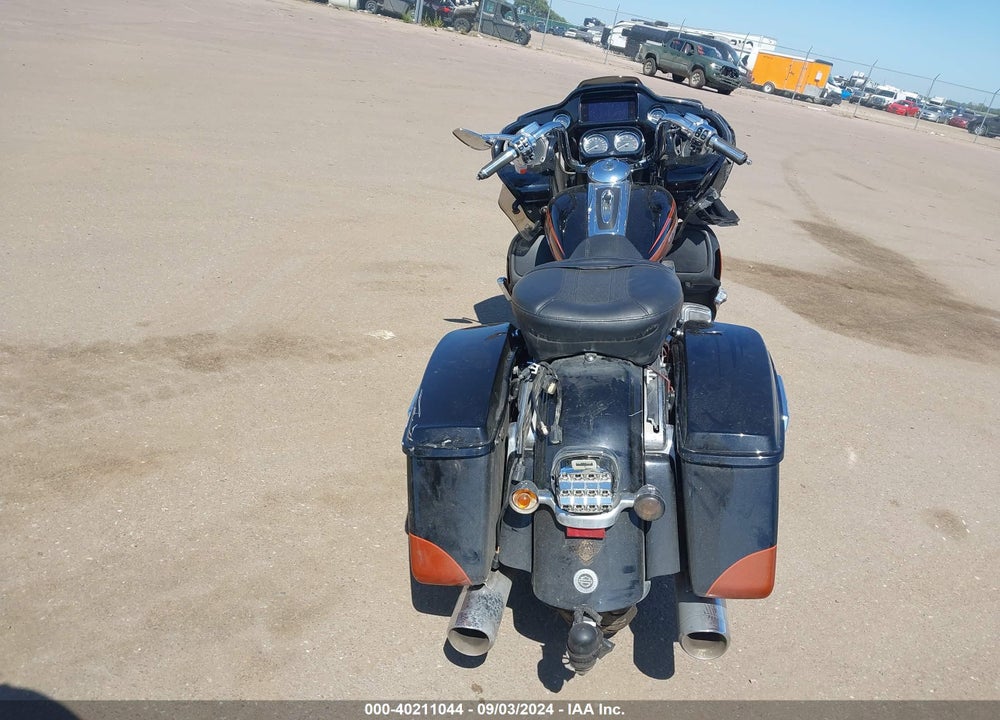 2015 HARLEY-DAVIDSON FLTRUSE CVO ROAD GLIDE VIN: 1HD1TAN10FB962300