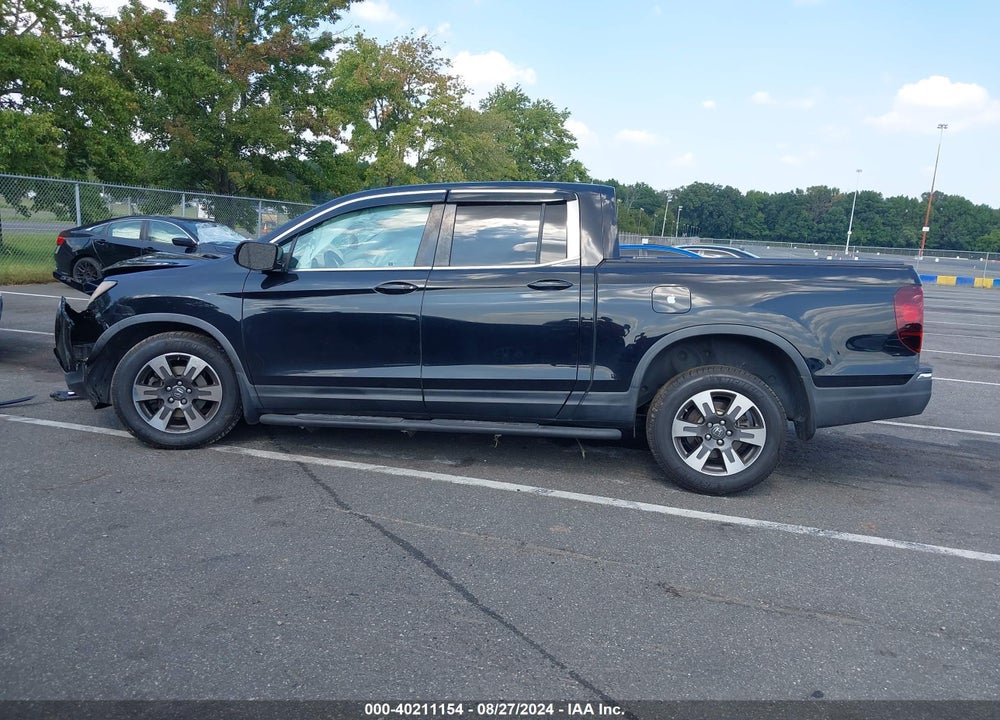 2017 HONDA RIDGELINE RTL VIN: 5FPYK3F52HB030381