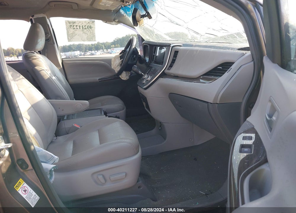 2017 TOYOTA SIENNA XLE 8 PASSENGER VIN: 5TDYZ3DC0HS878695