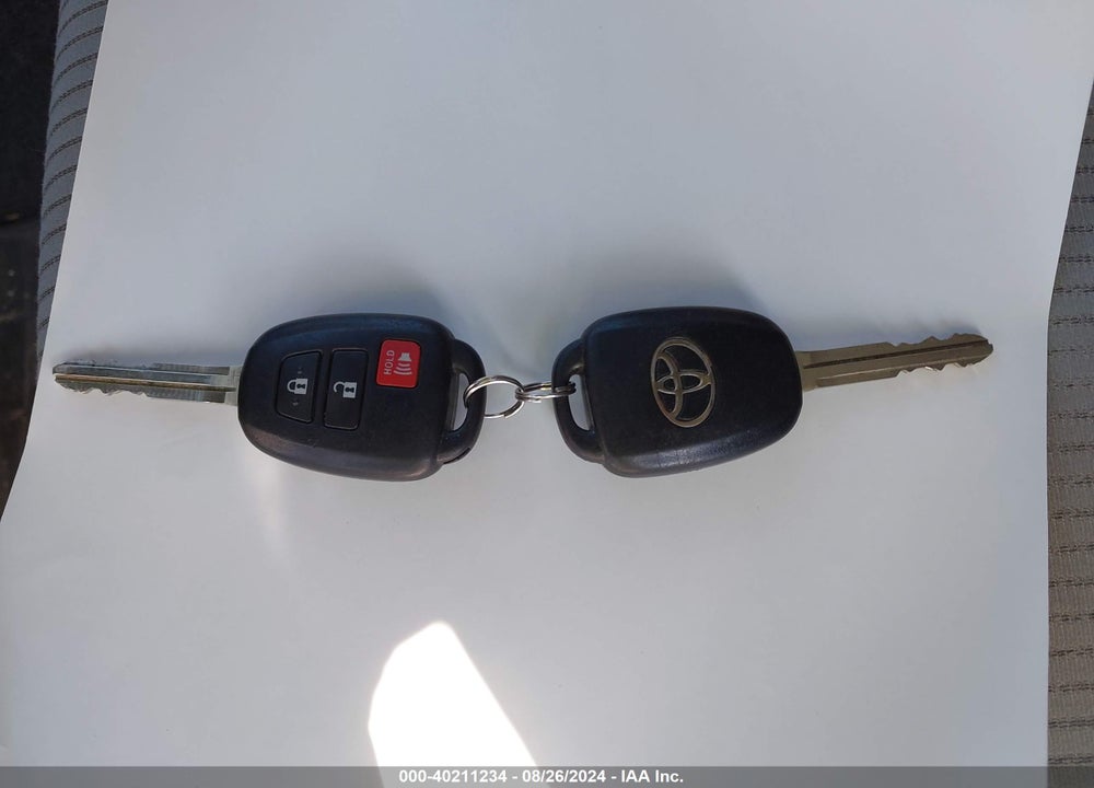 2013 TOYOTA RAV4 XLE VIN: 2T3WFREV9DW054657